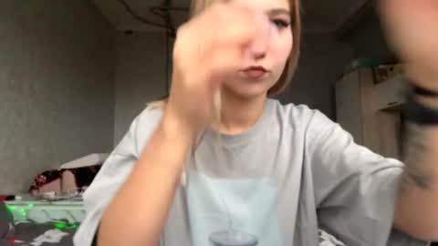 Snapshot of portiaedick chatting on October 10, 6:34 am Estel online show from October 10, 6:34 am