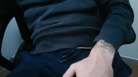 Snapshot of porw23 chatting on October 17, 7:33 am porw23 online show from October 17, 7:33 am