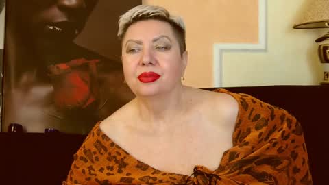 LADY POSH online show from December 14, 6:35 am