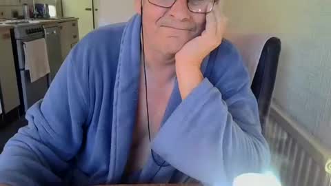 Snapshot of poshman65 chatting on October 24, 11:28 am poshman65 online show from October 24, 11:28 am