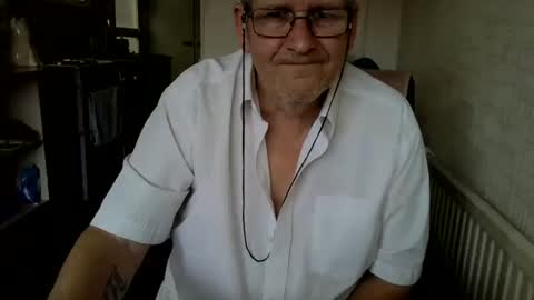 Snapshot of poshman65 chatting on October 28, 12:09 pm poshman65 online show from October 28, 12:09 pm
