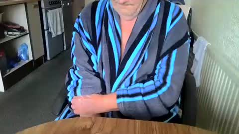 Snapshot of poshman65 chatting on October 31, 9:32 am poshman65 online show from October 31, 9:32 am