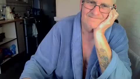 Snapshot of poshman65 chatting on November 21, 9:30 am poshman65 online show from November 21, 9:30 am