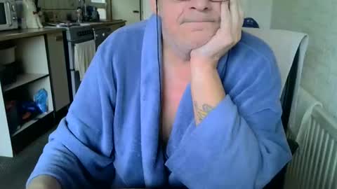 Snapshot of poshman65 chatting on December 18, 11:38 am poshman65 online show from December 18, 11:38 am