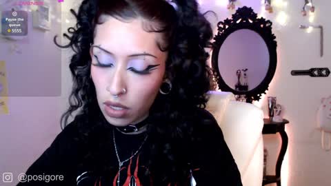 Snapshot of posigore chatting on December 6, 6:28 pm Anna Goth independient model online show from December 6, 6:28 pm