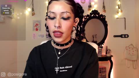 Snapshot of posigore chatting on December 9, 6:57 pm Anna Goth independient model online show from December 9, 6:57 pm