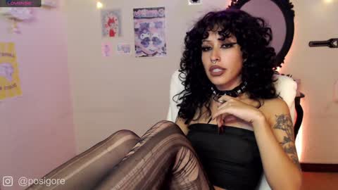Snapshot of posigore chatting on December 17, 10:00 pm Anna Goth independient model online show from December 17, 10:00 pm
