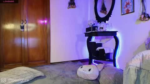 Snapshot of posigore chatting on March 12, 12:42 am Anna Goth independient model online show from March 12, 12:42 am
