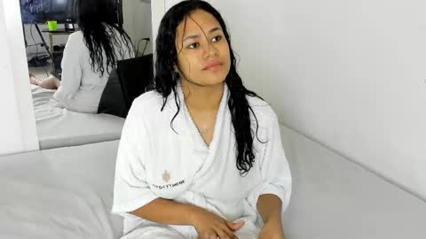 Snapshot of poutyseleny chatting on October 6, 11:29 am poutyseleny online show from October 6, 11:29 am