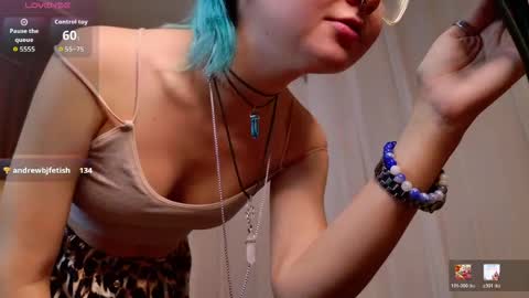 Snapshot of powderofgun chatting on March 27, 8:19 pm powderofgun online show from March 27, 8:19 pm