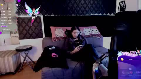 Ravena Rozz online show from February 3, 9:09 pm