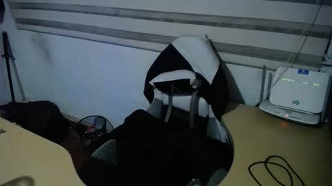 powerfulzeus2 online show from December 18, 1:55 am