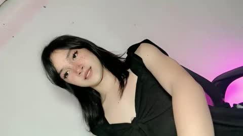 precious_laura18 online show from June 8, 1:11 pm