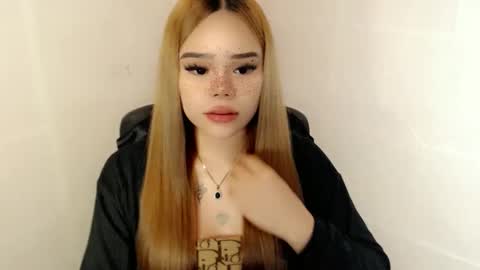 Snapshot of preciousangel69xxx chatting on October 7, 10:45 am MAXXINE online show from October 7, 10:45 am