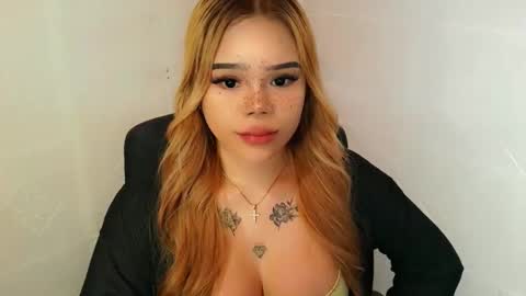 Snapshot of preciousangel69xxx chatting on November 27, 7:21 am MAXXINE online show from November 27, 7:21 am