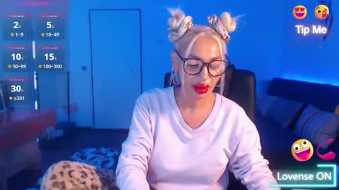 Snapshot of preggyhotmommy chatting on October 5, 8:18 pm Victoria online show from October 5, 8:18 pm