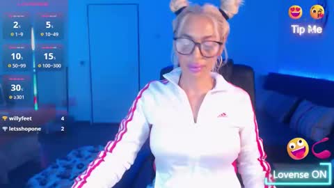 Snapshot of preggyhotmommy chatting on November 15, 8:49 pm Victoria online show from November 15, 8:49 pm