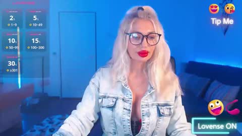 Snapshot of preggyhotmommy chatting on November 22, 7:02 pm Victoria online show from November 22, 7:02 pm