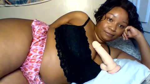 Snapshot of prettie_diva0 chatting on June 4, 12:11 pm Prettie diva online show from June 4, 12:11 pm