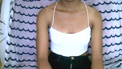 Snapshot of prettiethalia chatting on January 9, 9:01 am prettiethalia online show from January 9, 9:01 am