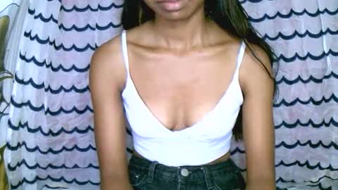 Snapshot of prettiethalia chatting on January 15, 8:19 am prettiethalia online show from January 15, 8:19 am