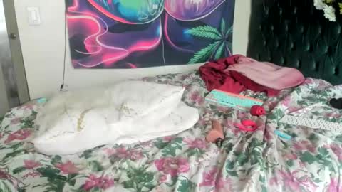Yasmine pretty online show from April 29, 4:33 pm