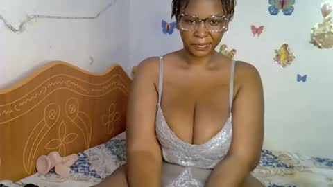 Snapshot of pretty_dey chatting on November 3, 7:42 am pretty_dey online show from November 3, 7:42 am