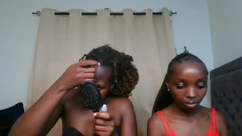 pretty_empress online show from August 5, 7:17 pm