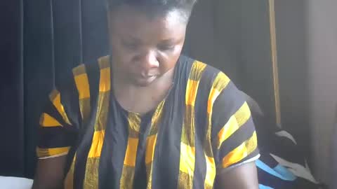 pretty_gaal online show from December 15, 5:02 am