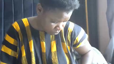 pretty_gaal online show from December 15, 11:34 am
