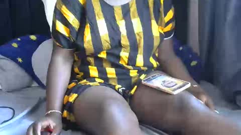 pretty_gaal online show from December 28, 12:24 pm