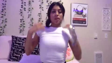 pretty_girl828687 online show from November 12, 10:30 pm