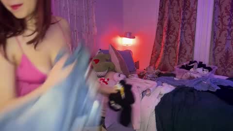Sophie  online show from February 27, 1:05 am