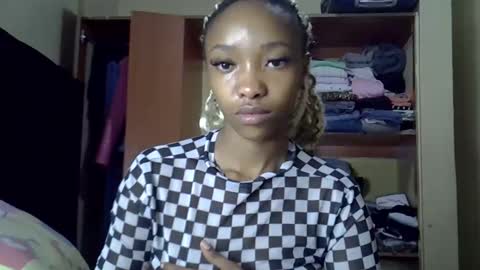 Snapshot of pretty_jazmine chatting on February 22, 2:13 am Jaz online show from February 22, 2:13 am