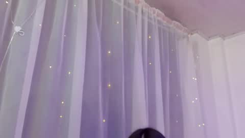 pretty online show from November 18, 11:36 am