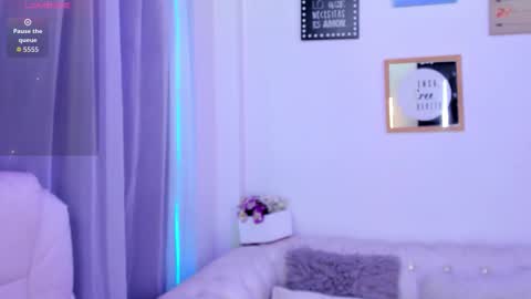 pretty online show from December 22, 11:40 am