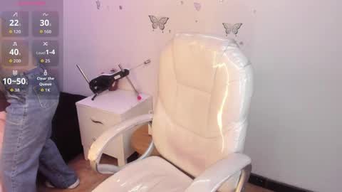 pretty online show from April 7, 11:32 am