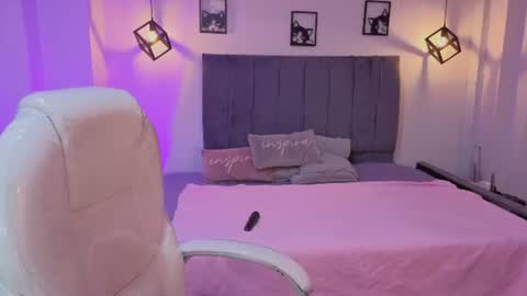 Snapshot of pretty_johnson_ chatting on June 13, 4:21 am pretty online show from June 13, 4:21 am