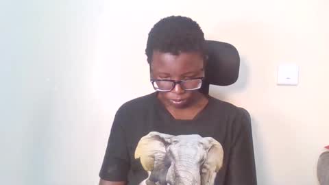 pretty_kemmy online show from September 19, 8:09 pm