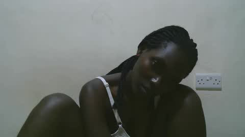 Snapshot of pretty_leila1 chatting on February 12, 3:45 am pretty_leila1 online show from February 12, 3:45 am