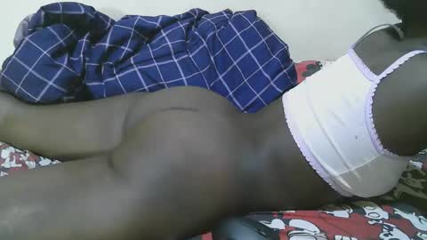 Snapshot of pretty_leila1 chatting on February 17, 12:12 pm pretty_leila1 online show from February 17, 12:12 pm