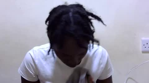 Snapshot of pretty_leila1 chatting on March 2, 7:48 am pretty_leila1 online show from March 2, 7:48 am