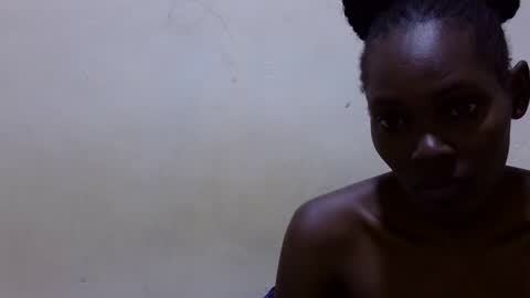 Snapshot of pretty_leila1 chatting on March 16, 7:01 am pretty_leila1 online show from March 16, 7:01 am