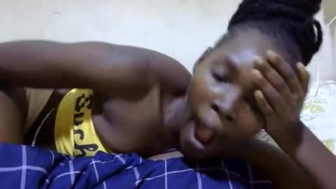 Snapshot of pretty_leila1 chatting on March 17, 7:50 pm pretty_leila1 online show from March 17, 7:50 pm