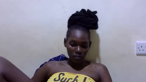 Snapshot of pretty_leila1 chatting on March 25, 12:05 am pretty_leila1 online show from March 25, 12:05 am