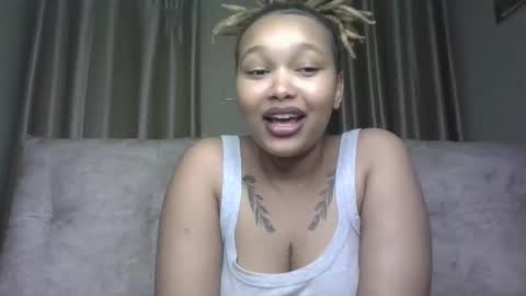 Snapshot of pretty_little_baibe chatting on November 2, 9:17 pm Tracy online show from November 2, 9:17 pm