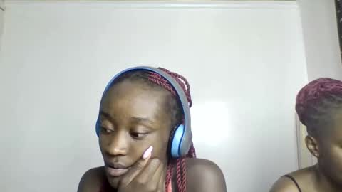 pretty luv1 online show from March 23, 9:52 pm