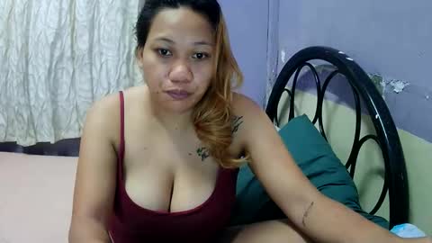 pretty_lyn08 online show from June 7, 7:12 am