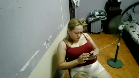 pretty_lyn08 online show from July 23, 8:45 am