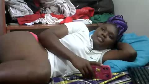 Snapshot of pretty_melan chatting on April 28, 7:02 am pretty_melan online show from April 28, 7:02 am